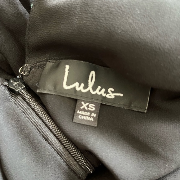 Lulu’s Black Floral Pleated Maxi - Picture 3 of 9